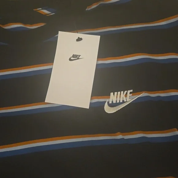 New Nike multi-stripe Tee size L - Picture 3 of 5